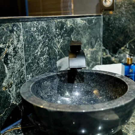 Apartment Le Legendary Spa, Hypercentre Avec Sauna, Balneo Et Wifi Par Sovalfi Saint-Etienne (Loire)